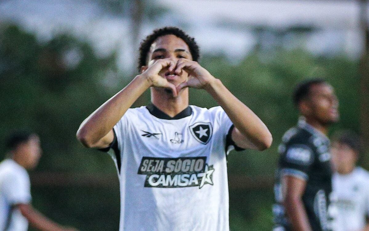 Lucas Camilo comemora gol pelo Botafogo na Copinha 2025 (Foto: Henrique Lima/BFR)