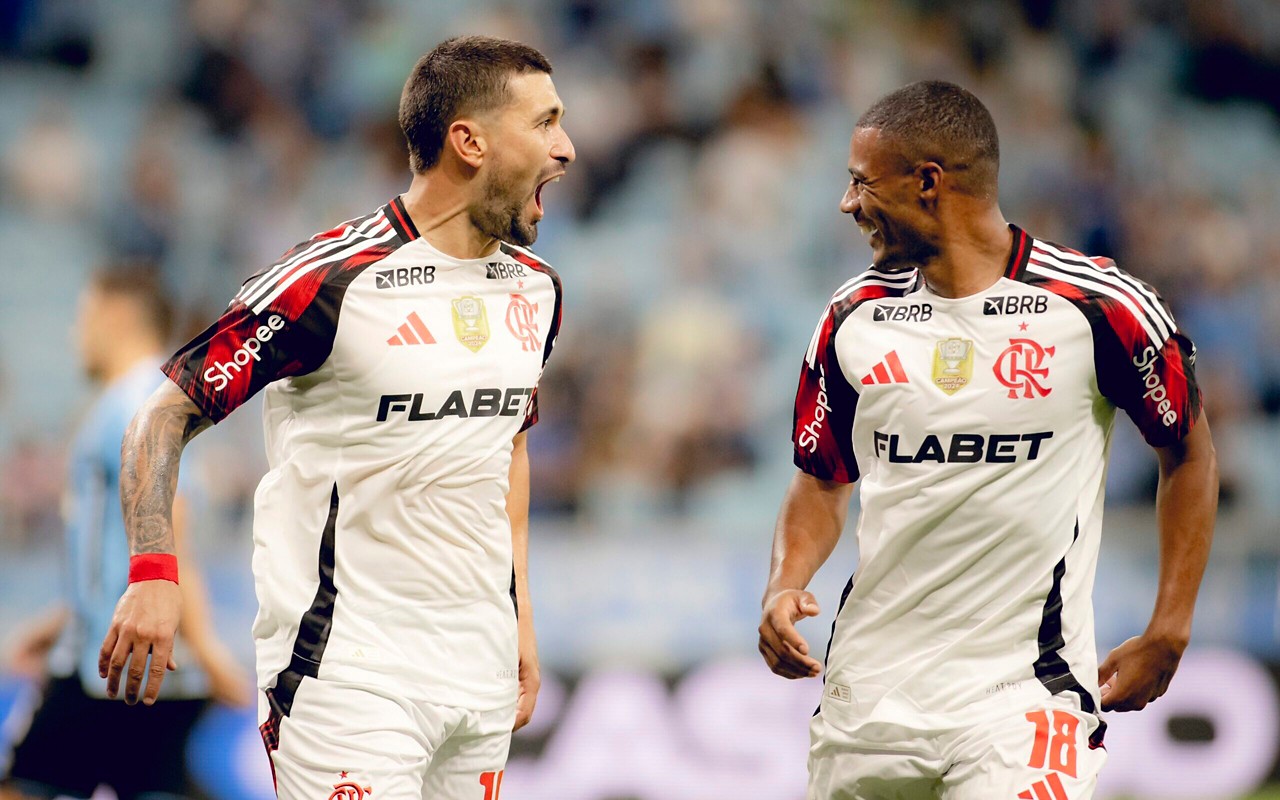 Arrascaeta e De la Cruz, jogadores do Flamengo (Foto: Adriano Fontes/Flamengo)