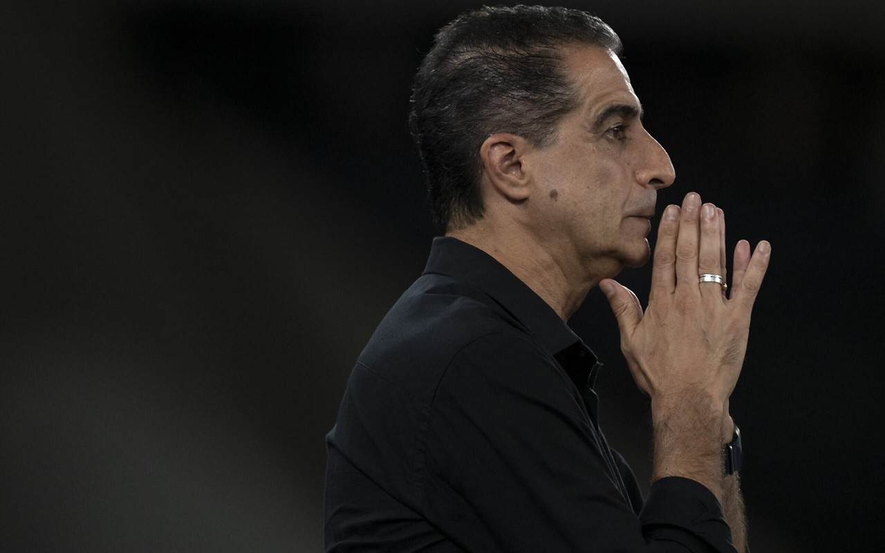 Renato Paiva chegou ao Glorioso em 2025 (Foto: Jorge Rodrigues/AGIF)