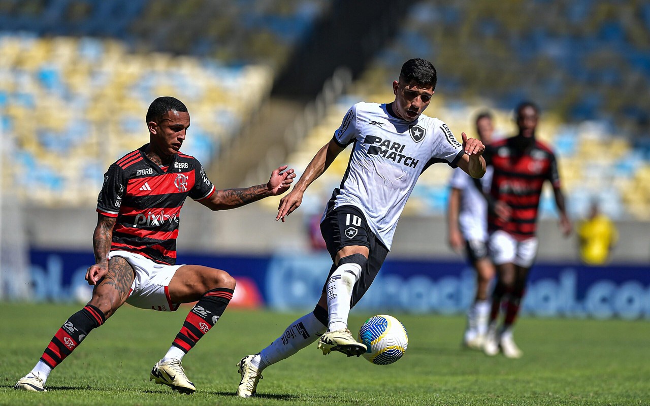 Botafogo e Flamengo, em 2024 (Foto: Thiago Ribeiro/AGIF)