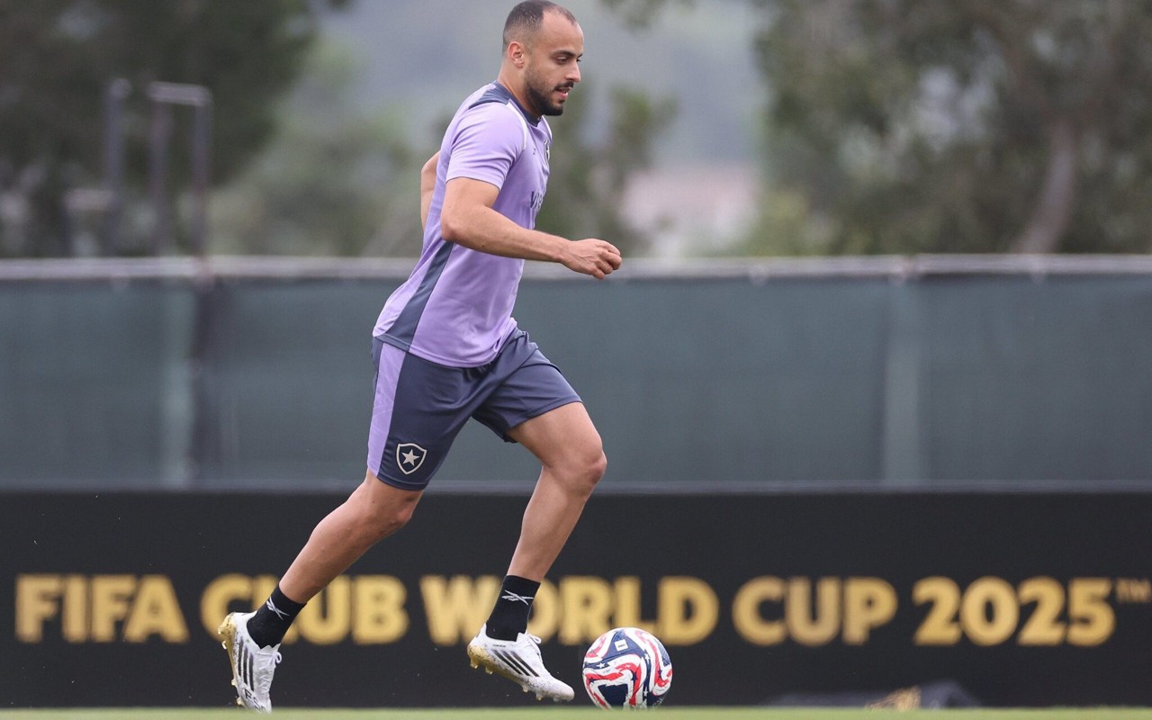 Reforço do Botafogo para o Mundial de Clubes, Arthur Cabral treinou entre os reservas (Foto: Vitor Silva/Botafogo)