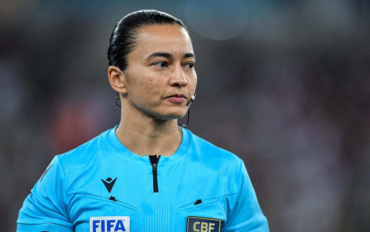 Edina Alves apitou o jogo entre Botafogo e Ceará (Foto: Thiago Ribeiro/AGIF)