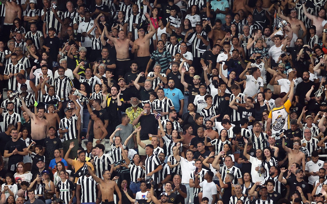 Torcida do Botafogo no Estádio Nilton Santos (Foto: Vítor Silva/Botafogo)