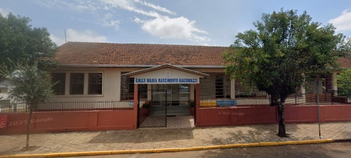 Estudante invadiu a escola com a faca alegando que iria entregar um currículo