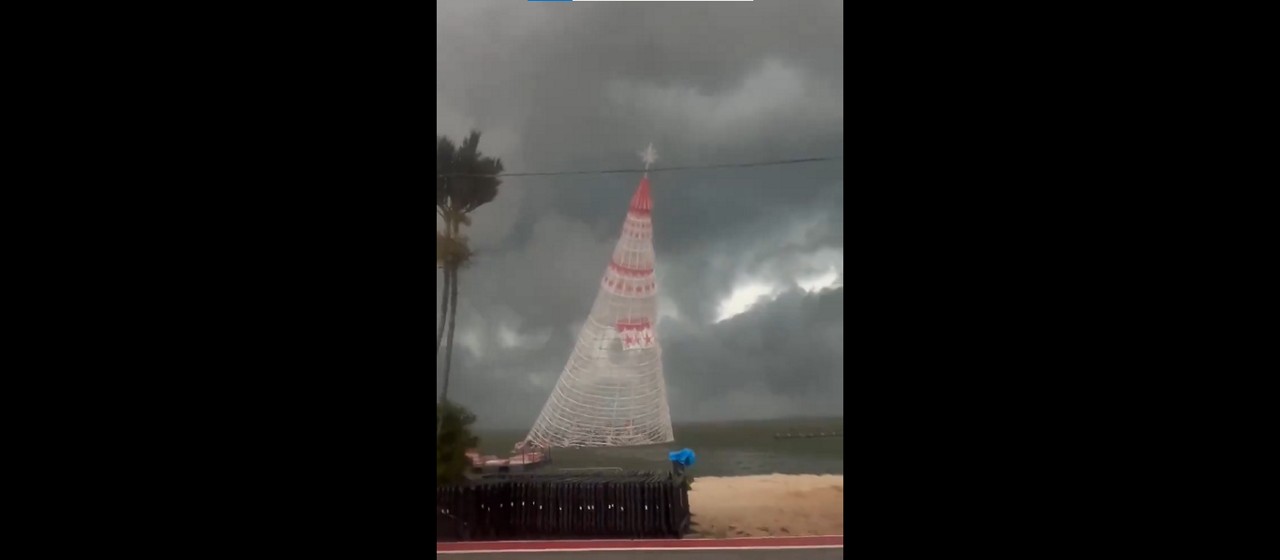 Estrutura natalina estava na Lagoa de Araçatiba 