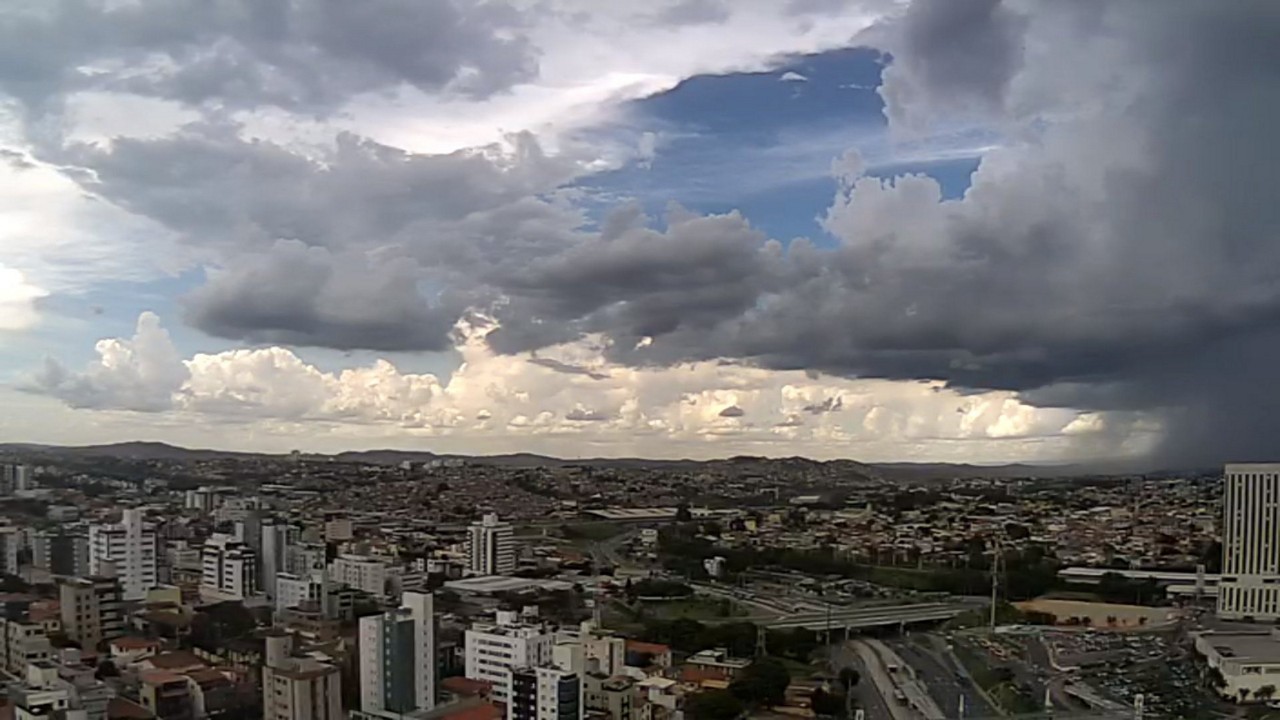 BH pode ter pancadas de chuva com raios neste domingo
