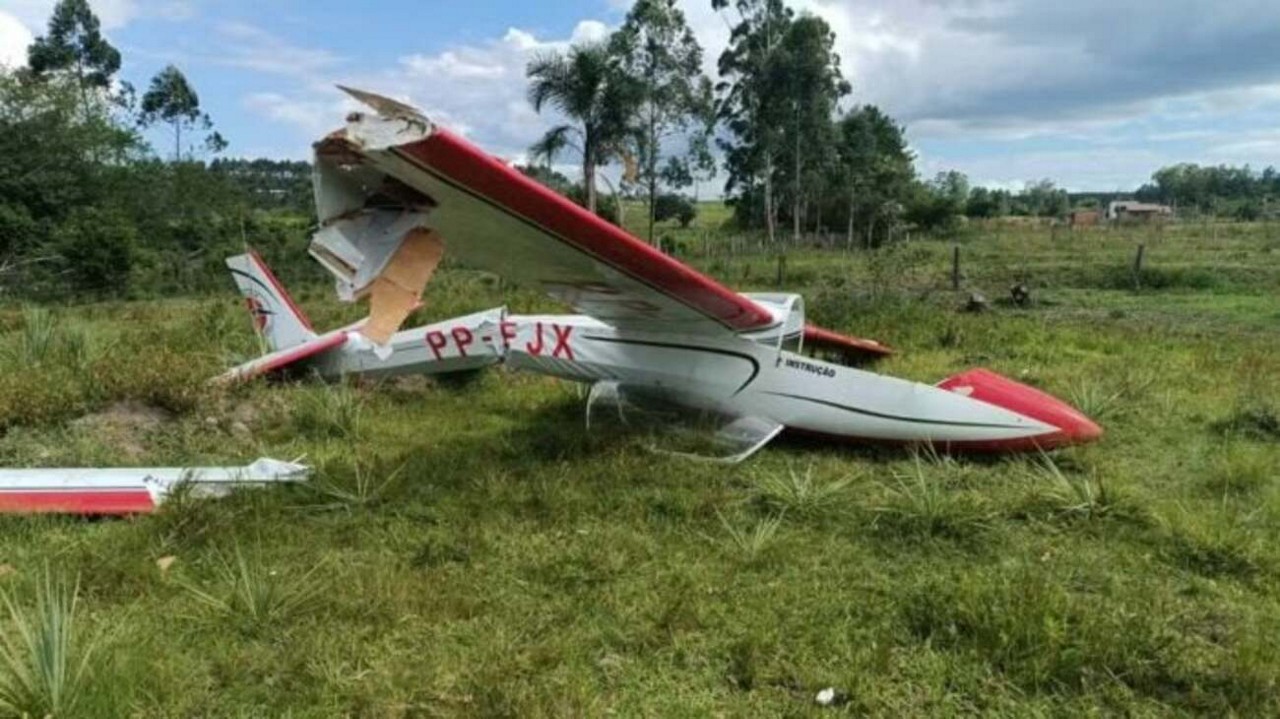 Planador acidentado próximo ao aeroclube de Montenegro, no interior do Rio Grande do Sul