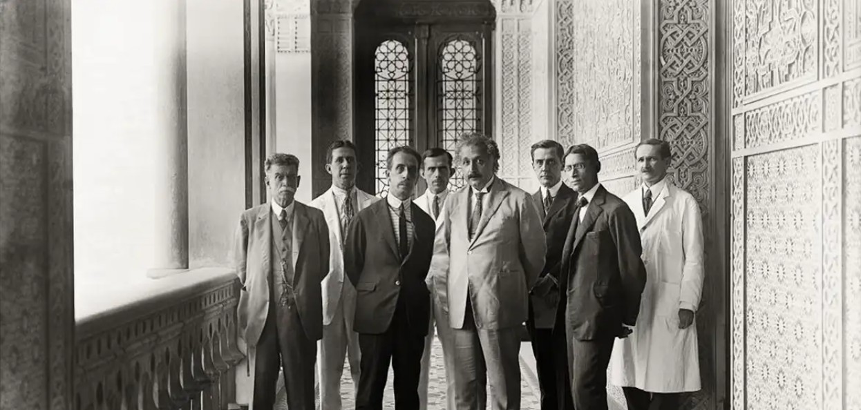 Registro de Albert Einstein com cientistas brasileiros