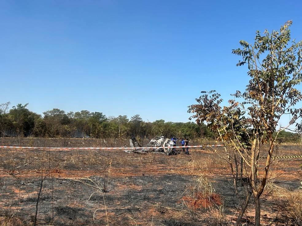 A aeronave pegou fogo após a queda