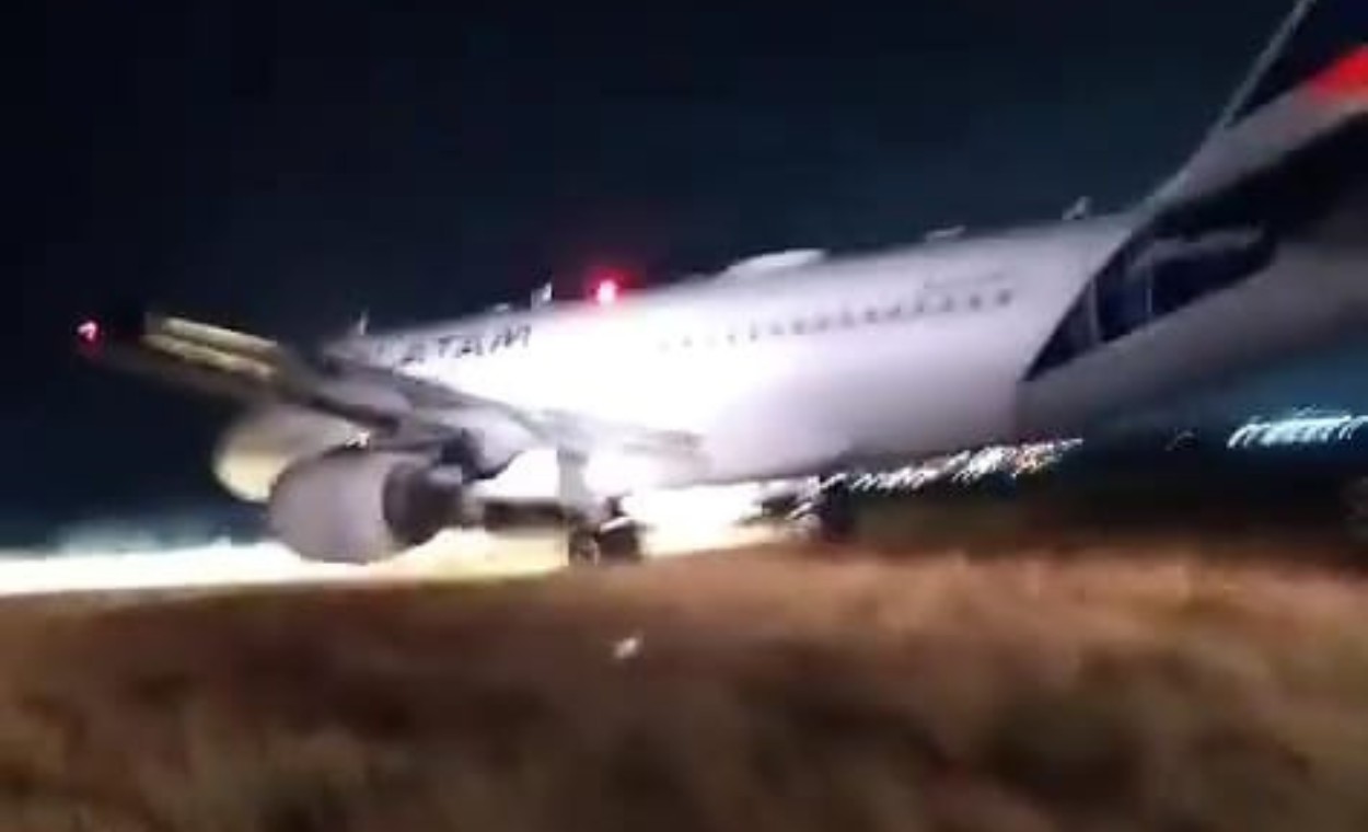 Voo LA3276 saiu do aeroporto internacional de Guarulhos, em São Paulo, às 17h40 e tinha programação para aterrissar em Chapecó às 19h12