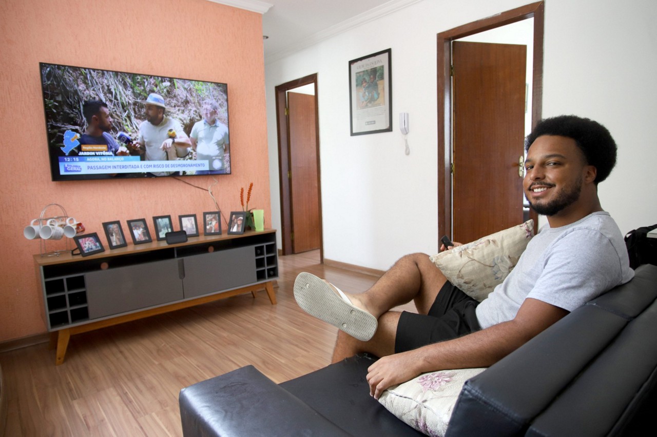 Gabriel optou por morar sozinho para ter liberdade, mas teve que aprender a lidar com a nova rotina