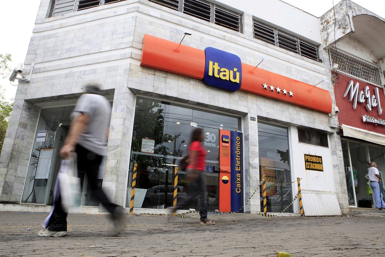 Cerca de mil trabalhadores foram desligados do Itaú 