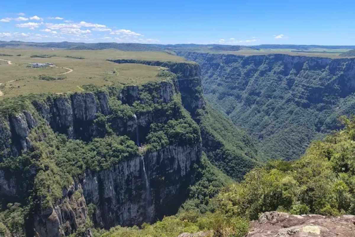 O Cânion Fortaleza, local do acidente, está localizado no Rio Grande do Sul em um parque com 17 mil hectares