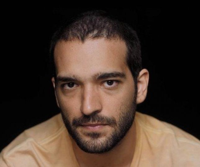 Humberto Carrão, que completou 34 anos, raspou cabelo para nova fase do personagem com câncer