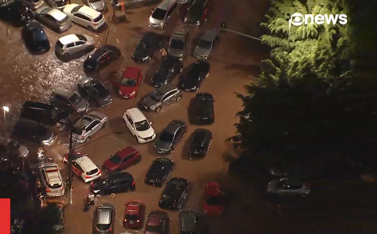 Globocop flagrou alagamento que arrastou carros em SP