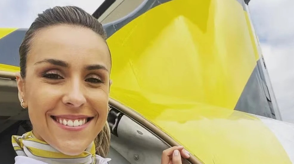 A comissária de bordo Débora Soper Ávila, 28, foi uma das vítimas do acidente aéreo em Vinhedo (SP)