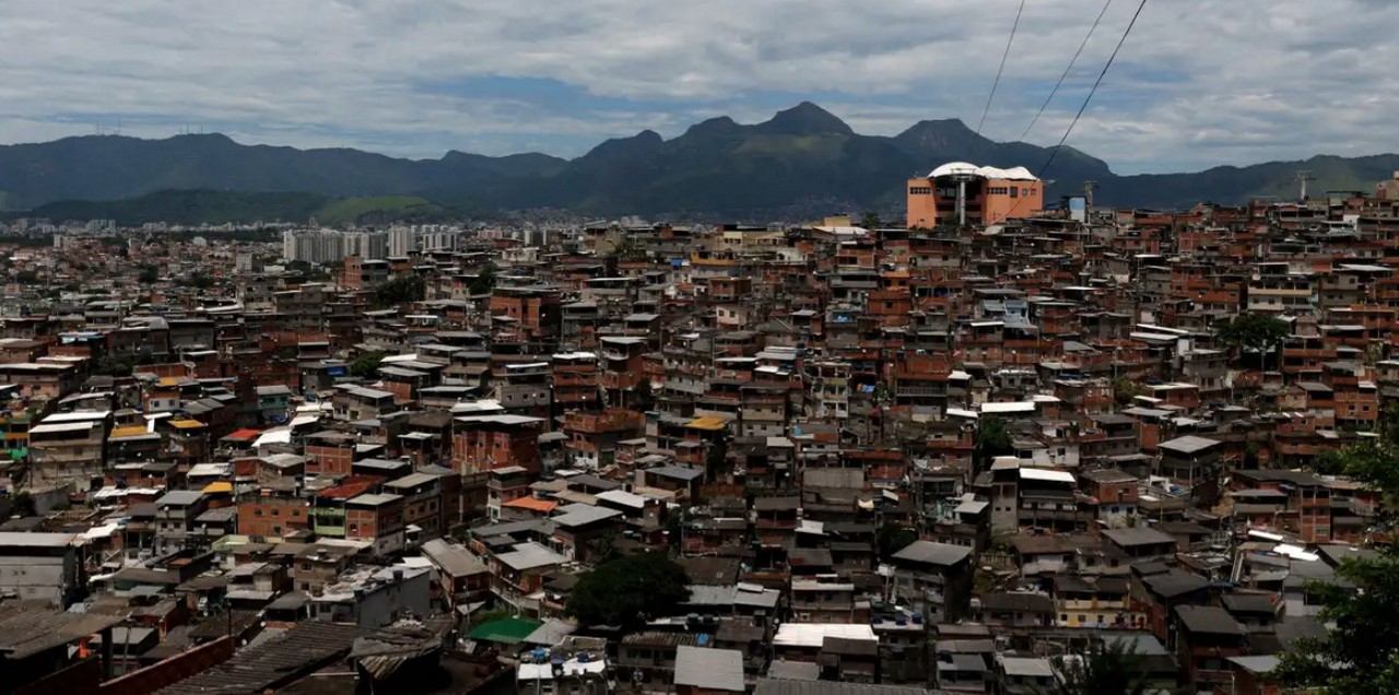 Operação começou na madrugada no Complexo do Alemão