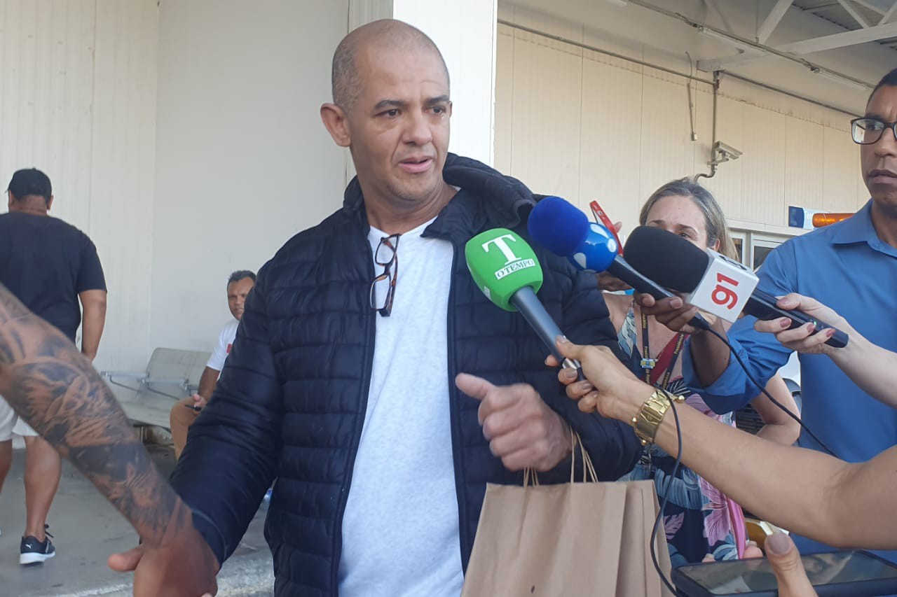 Joel diz que foi preso e deportado por causa de uma multa de trânsito