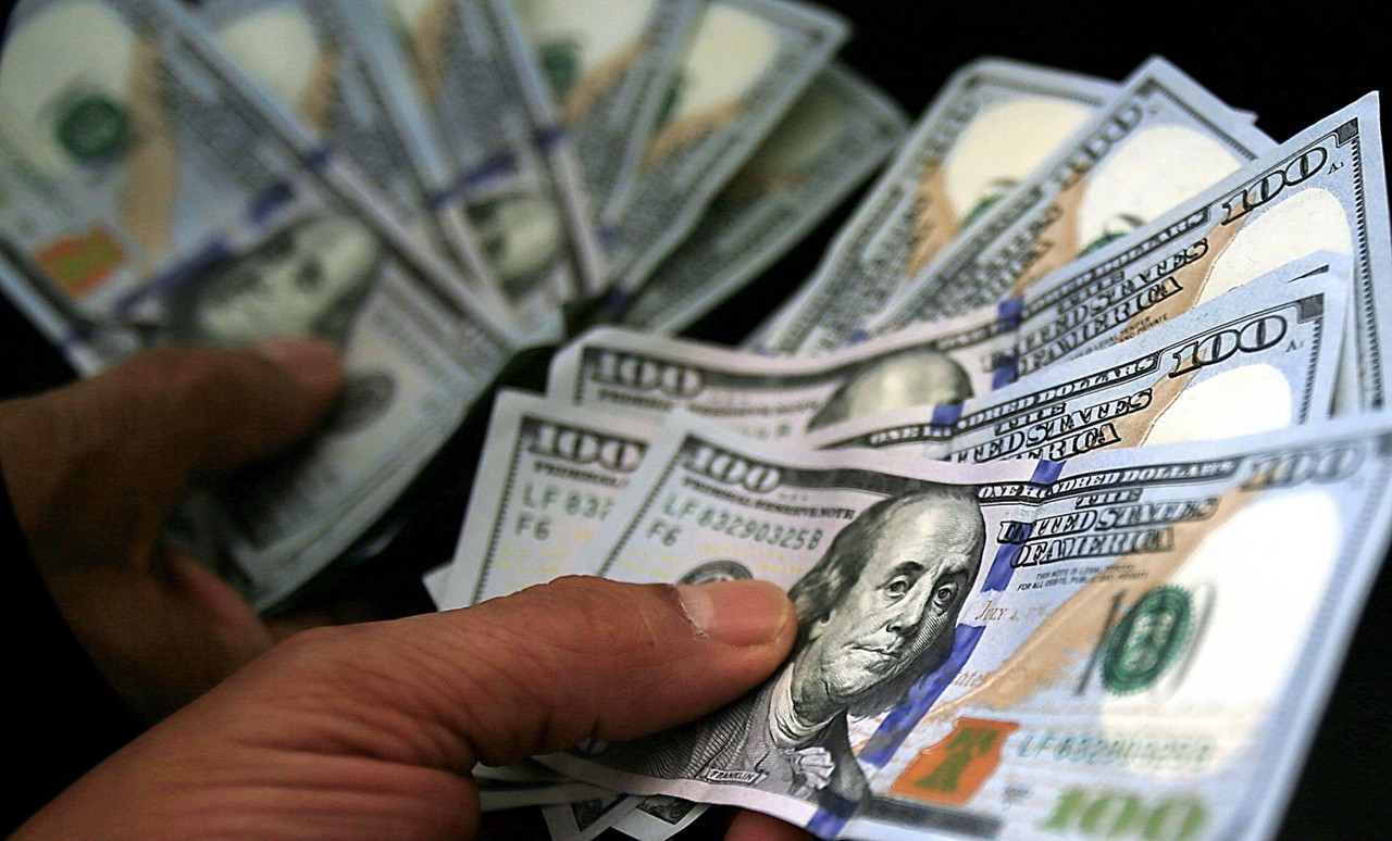Dólar fechou em queda nesta quinta-feira