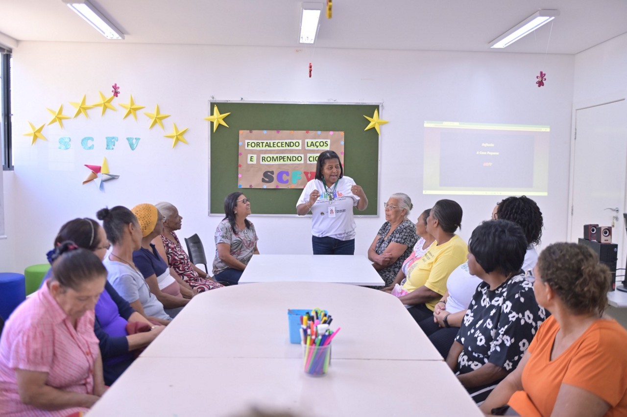 Silvana Beatriz, de 63 anos, retornou ao trabalho com 56 anos como orientadora social do ADRA