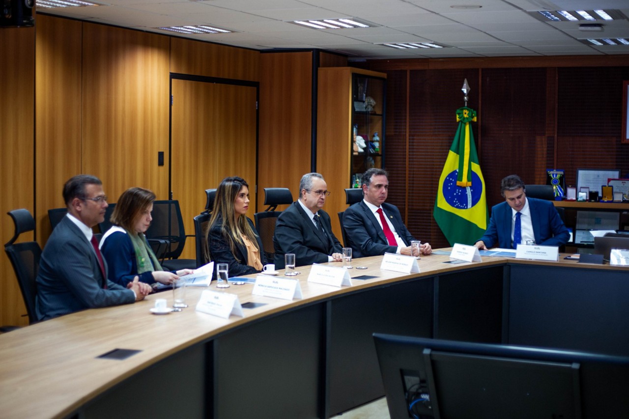 Reunião contou com autoridades e representantes da ENM e do MEC