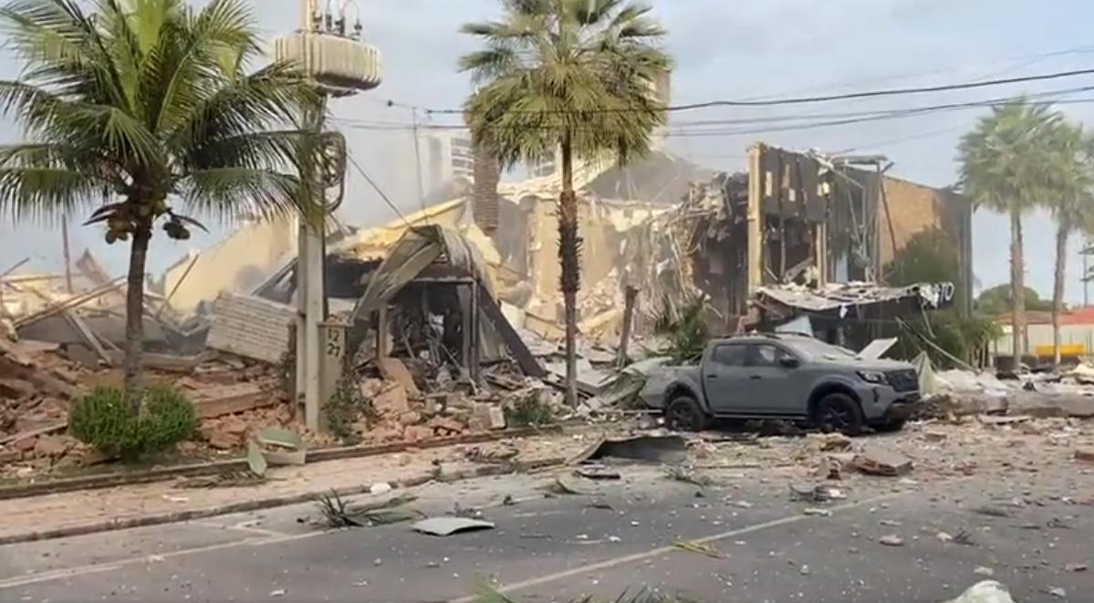 Explosão destrói unidade do Coco Bambu em Teresina