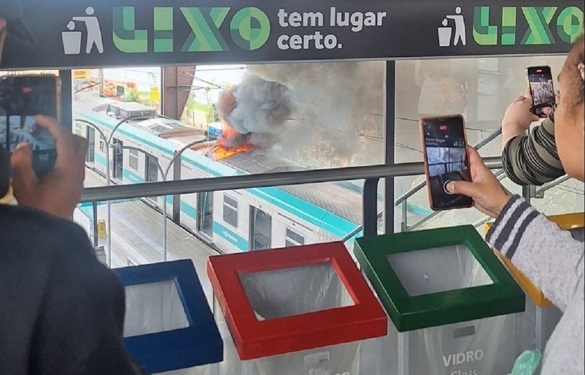 Incêndio aconteceu em composição da linha 9-Esmeralda