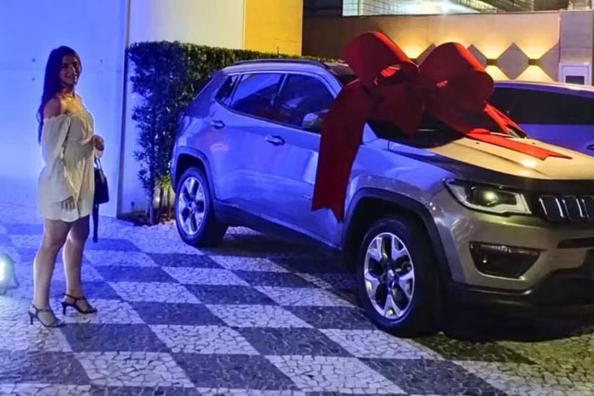 Funcionária afirmou que teve que gastar cerca de R$10 mil em reparos no carro, que era usado