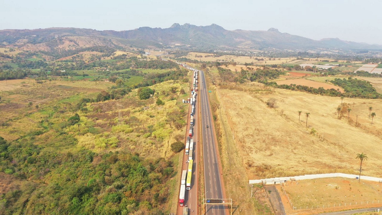 Greve dos caminhoneiros: Veja onde ainda há bloqueio de motoristas nas rodovias