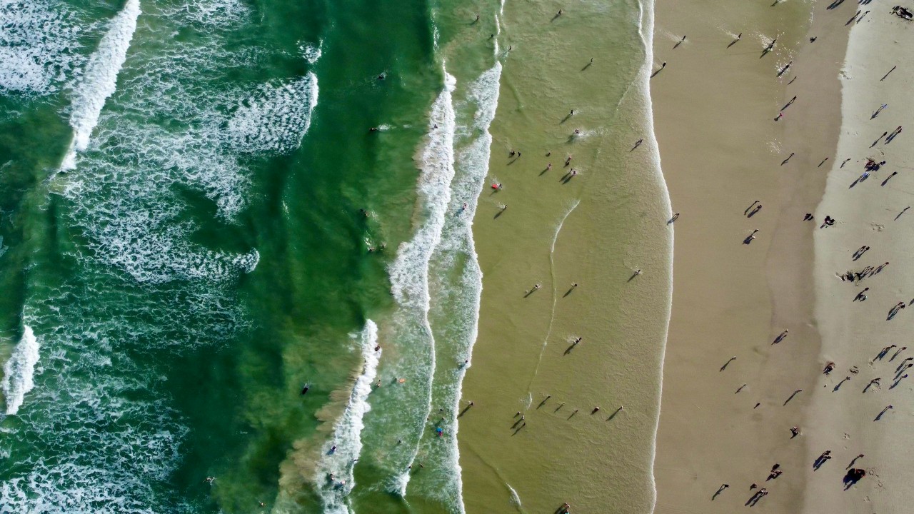 Praia na cidade de Guarujá, em São Paulo