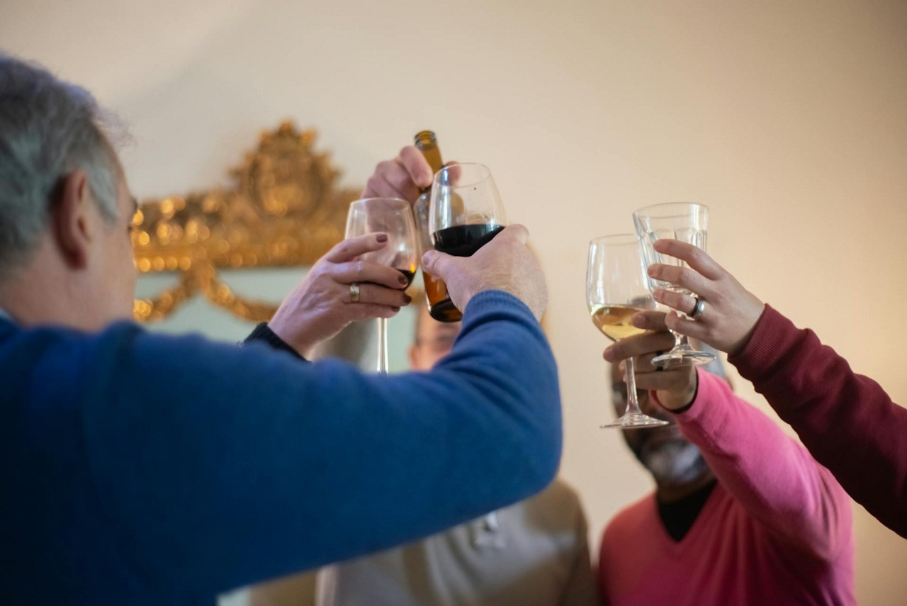Embora a população acima de 55 anos registre o maior número de mortes relacionadas ao consumo abusivo de álcool, ela não é a maior consumidora desse tipo de bebida