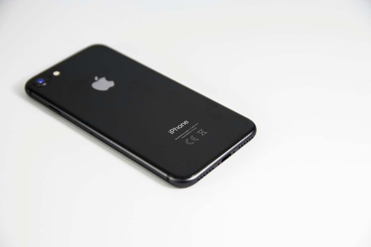 Polícia ainda investiga o caso de uma jovem que morreu com 26 iPhones sob a roupa