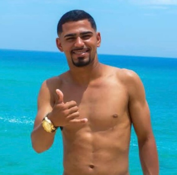 Jovem foi morto diante da família e depois teve corpo queimado 