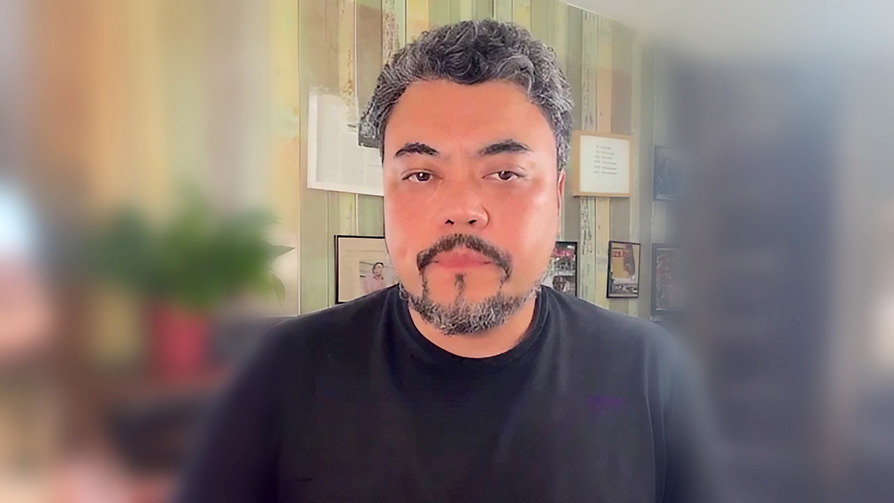 Policiais abordaram Sakamoto com fuzis e pistolas; ao constatarem o equívoco, o jornalista acabou liberado