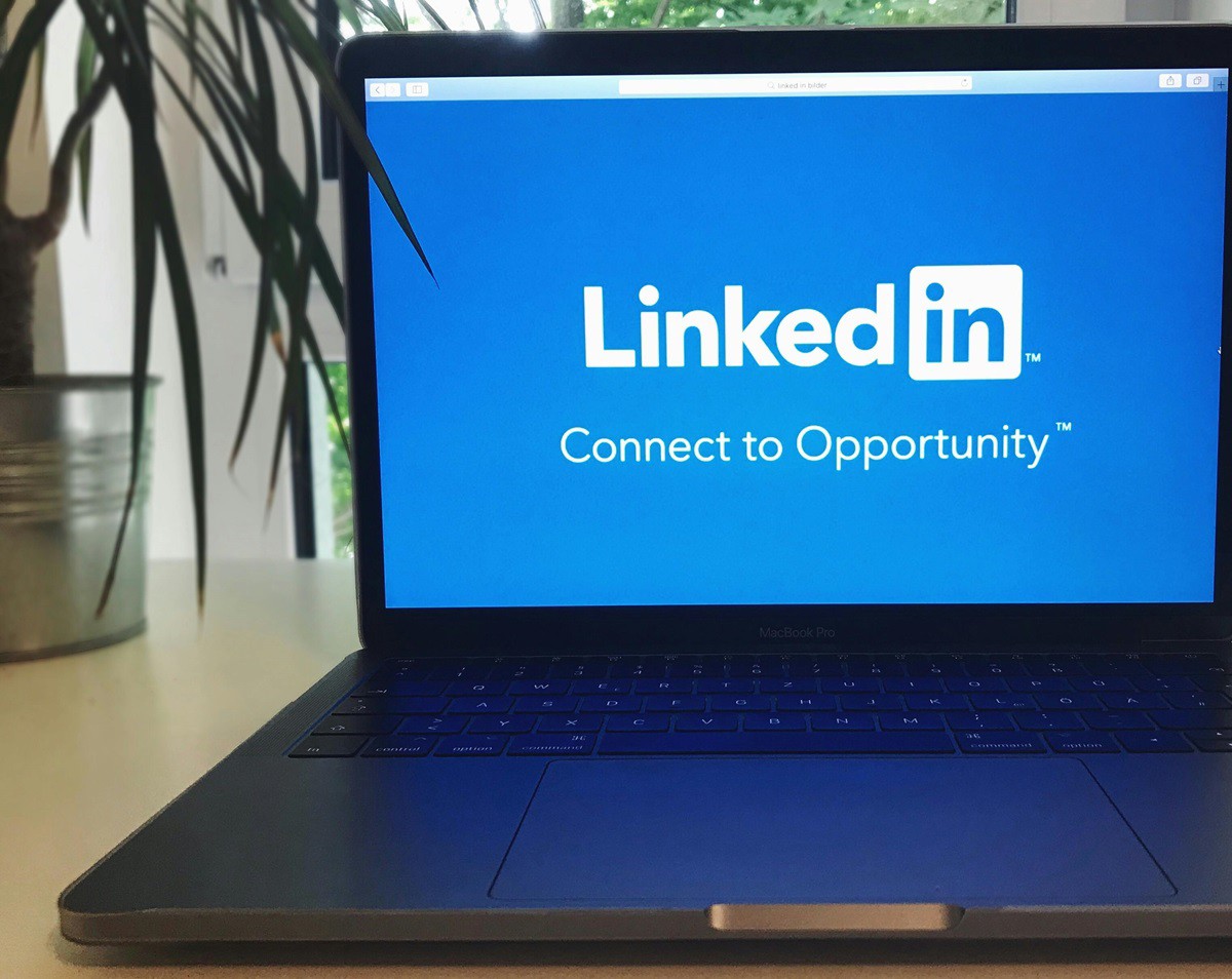 Autorização de uso de dados para IA no LinkedIn é assinalada automaticamente