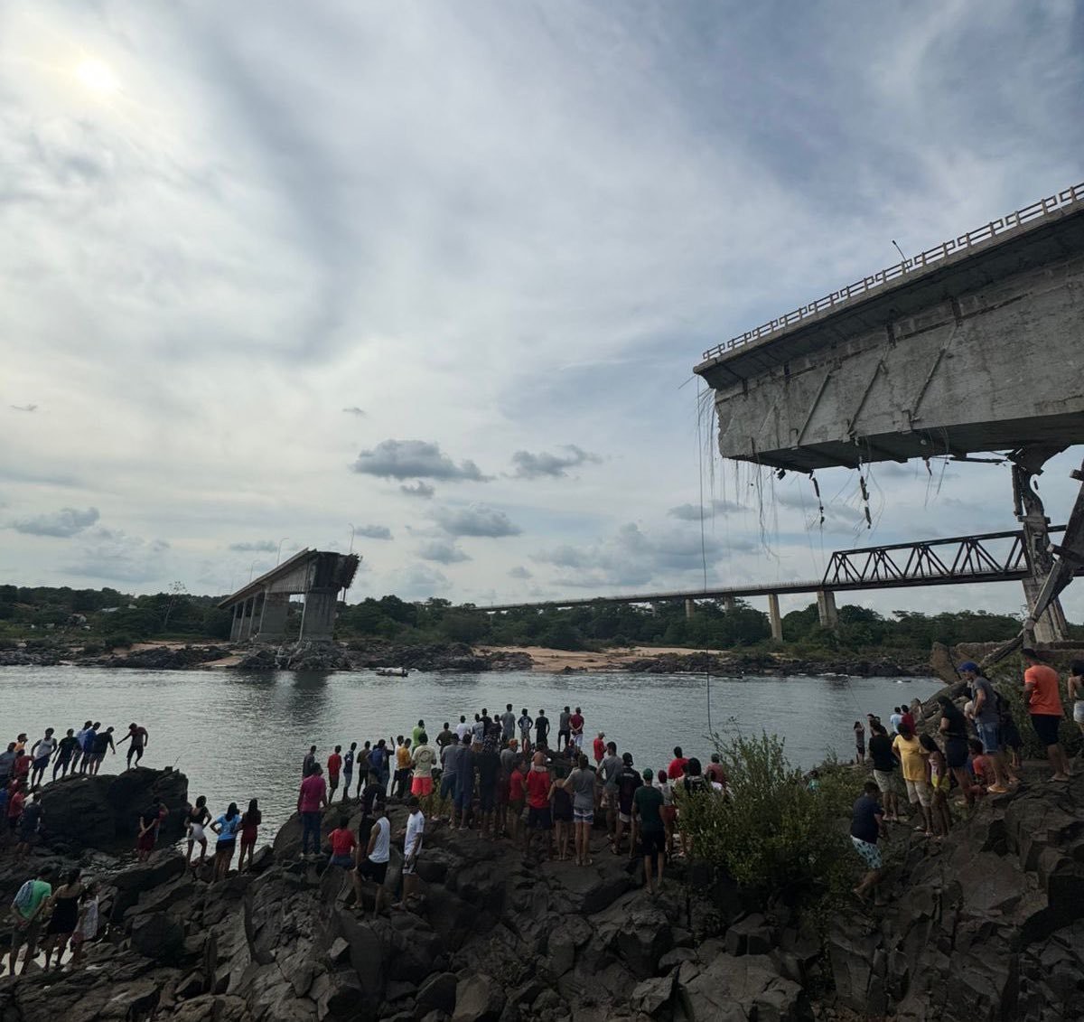 Ponte que ligava os Estados do Maranhão e do Tocantins desabou neste domingo, 22