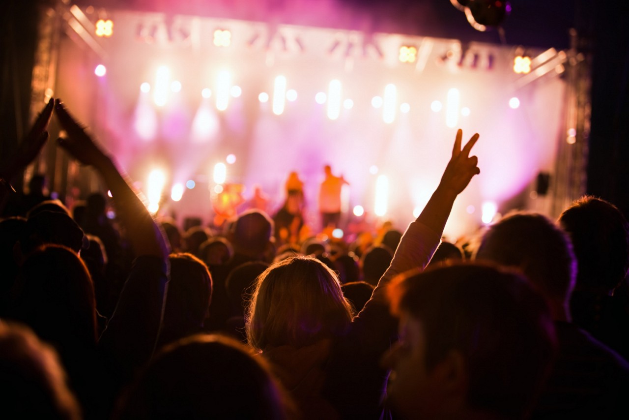 Projeto prevê que pessoas com doenças crônicas possam pagar meia entrada em eventos culturais