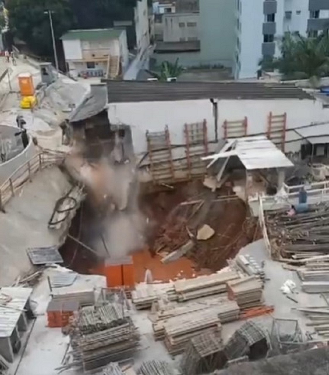 Acidente aconteceu durante obras na linha 6