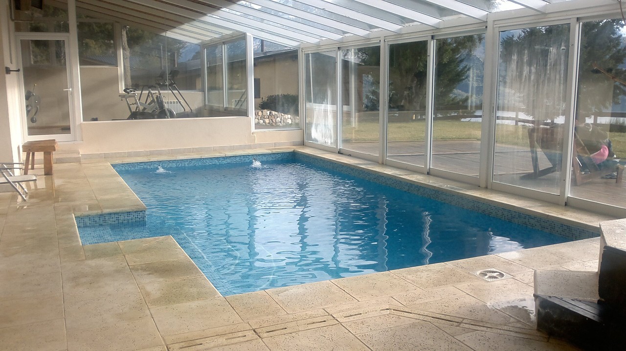 Piscina de academia na zona leste de SP é investigada após morte de professora e internações (foto ilustrativa)