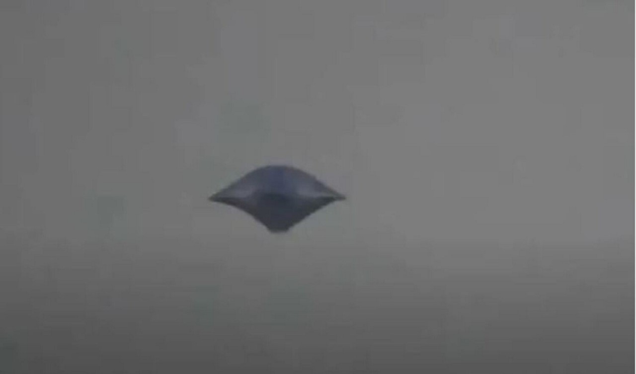 Reprodução da imagem de um objeto no céu de Curitiba