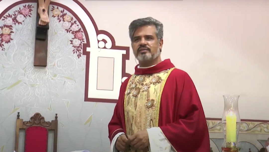 O padre Fabio Marsaro de Paula foi afastado após vazamento de fotos íntimas com outros homens