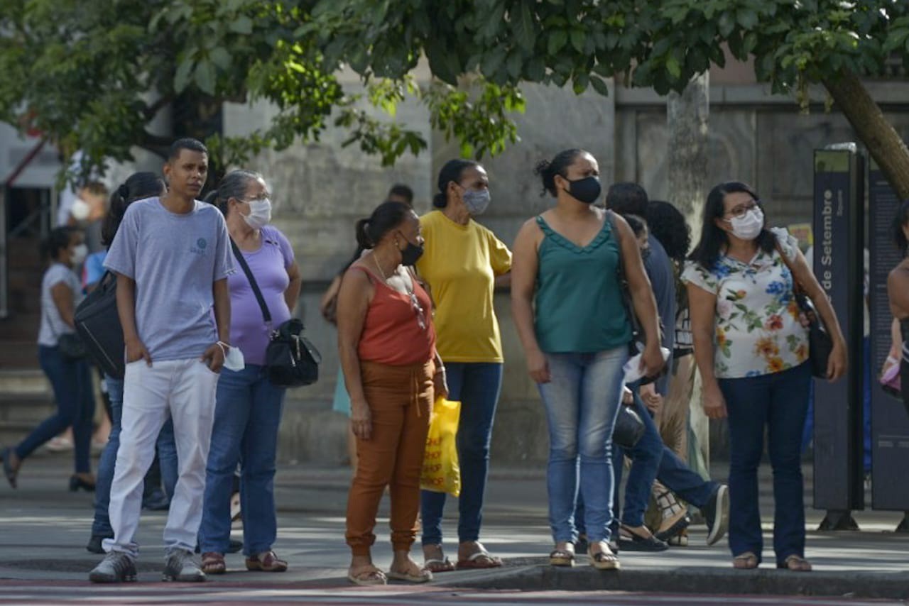 Em Minas, máscaras ainda são obrigatórios nos espaços abertos e fechados