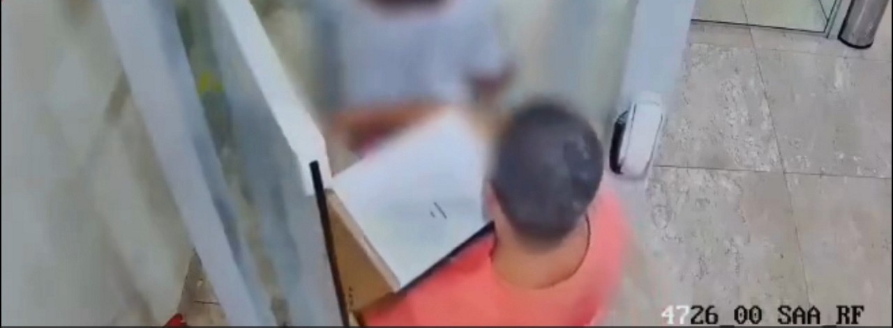 Casal levou o dinheiro em caixas de papelão