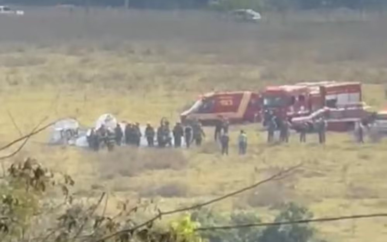 Avião de pequeno porte cai após decolar em São José do Rio Preto (SP)