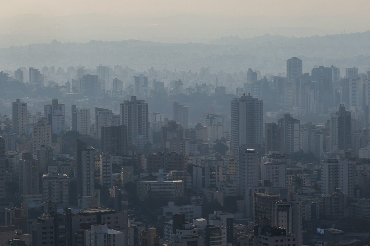 Fumaça em Belo Horizonte por causa de queimadas em outros Estados 