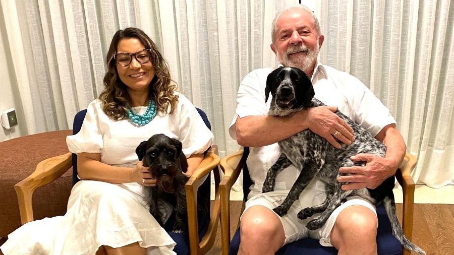 Resistência e Paris, cadelas adotadas por Lula e Janja, recebem presentes em SP