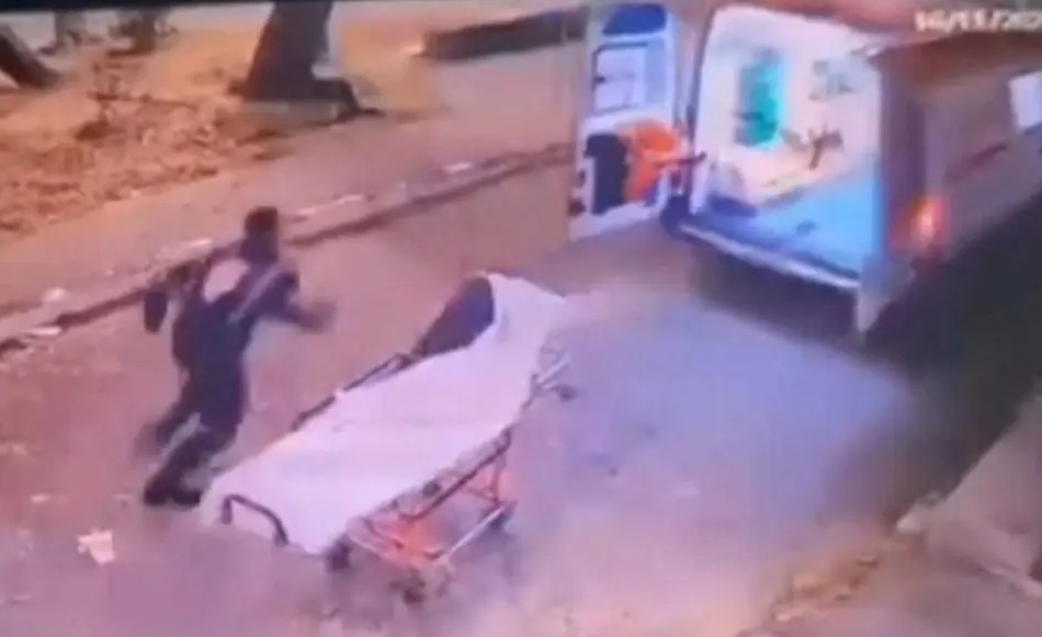 Roubo de ambulância aconteceu durante atendimento 