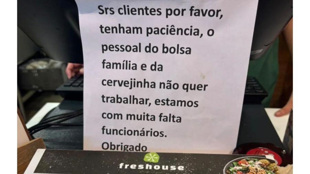 Placa associando Bolsa Família à falta de funcionários causou polêmica nas redes sociais