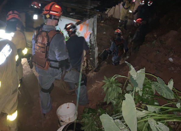 Chuva destruiu casas em São Paulo
