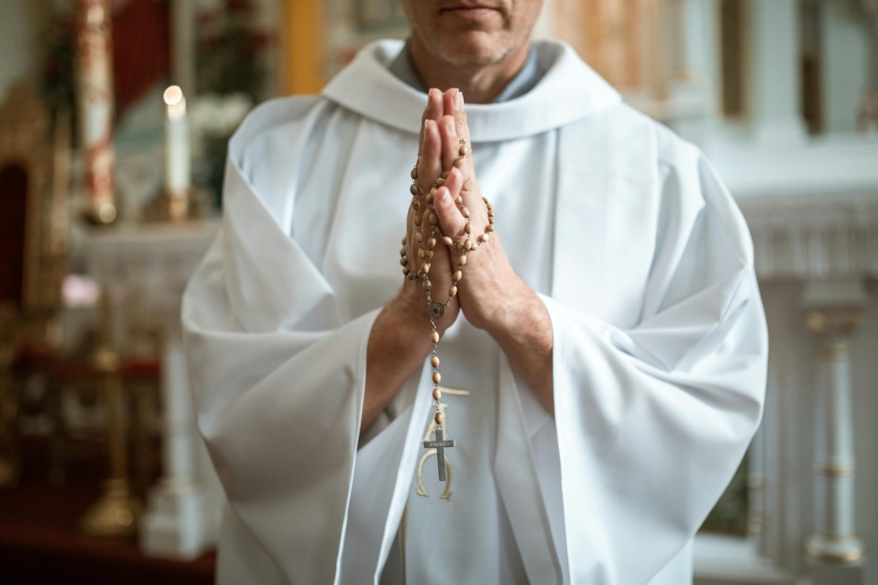Padre se apresentou como "exorcista" e teria agredido fiel durante missa em que era convidado. Imagem ilustrativa